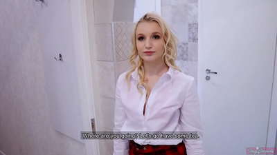 Cailín óg coláiste cheat ar a buachaill lena cara | POV agus cum taobh istigh a pussy!